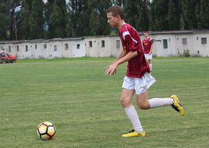 星空体育全站app-足球运动员多面性:体育、娱乐、公益三者结合,足球运动员对身体的要求